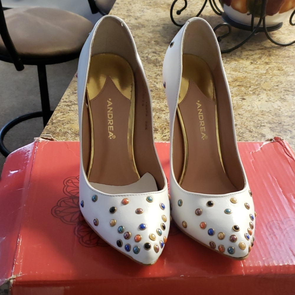 Andrea pumps